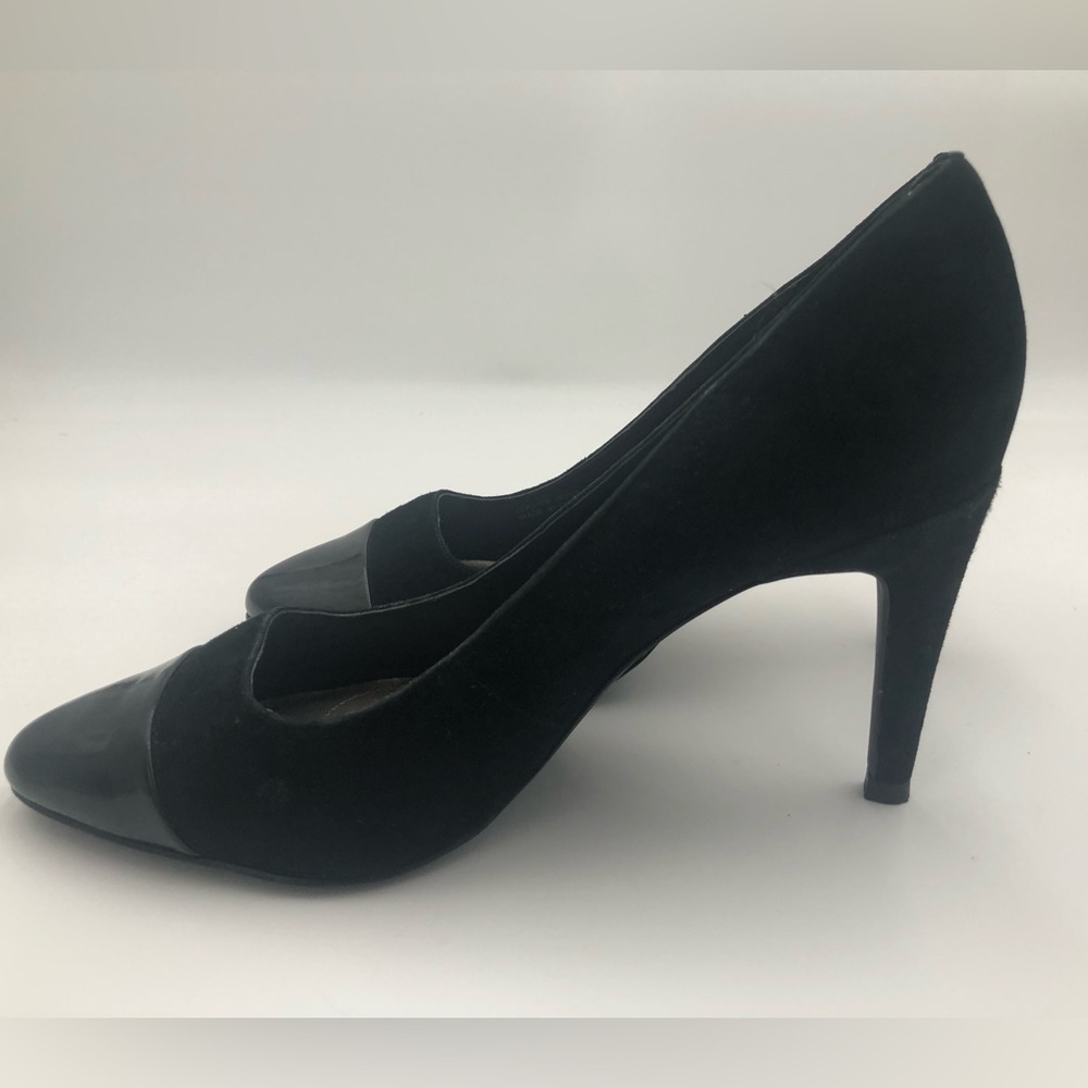 TAHARI Suede black patent toe heels